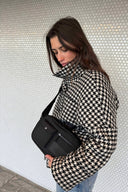 DarlaMBG Crossbody Taske, Monochrome